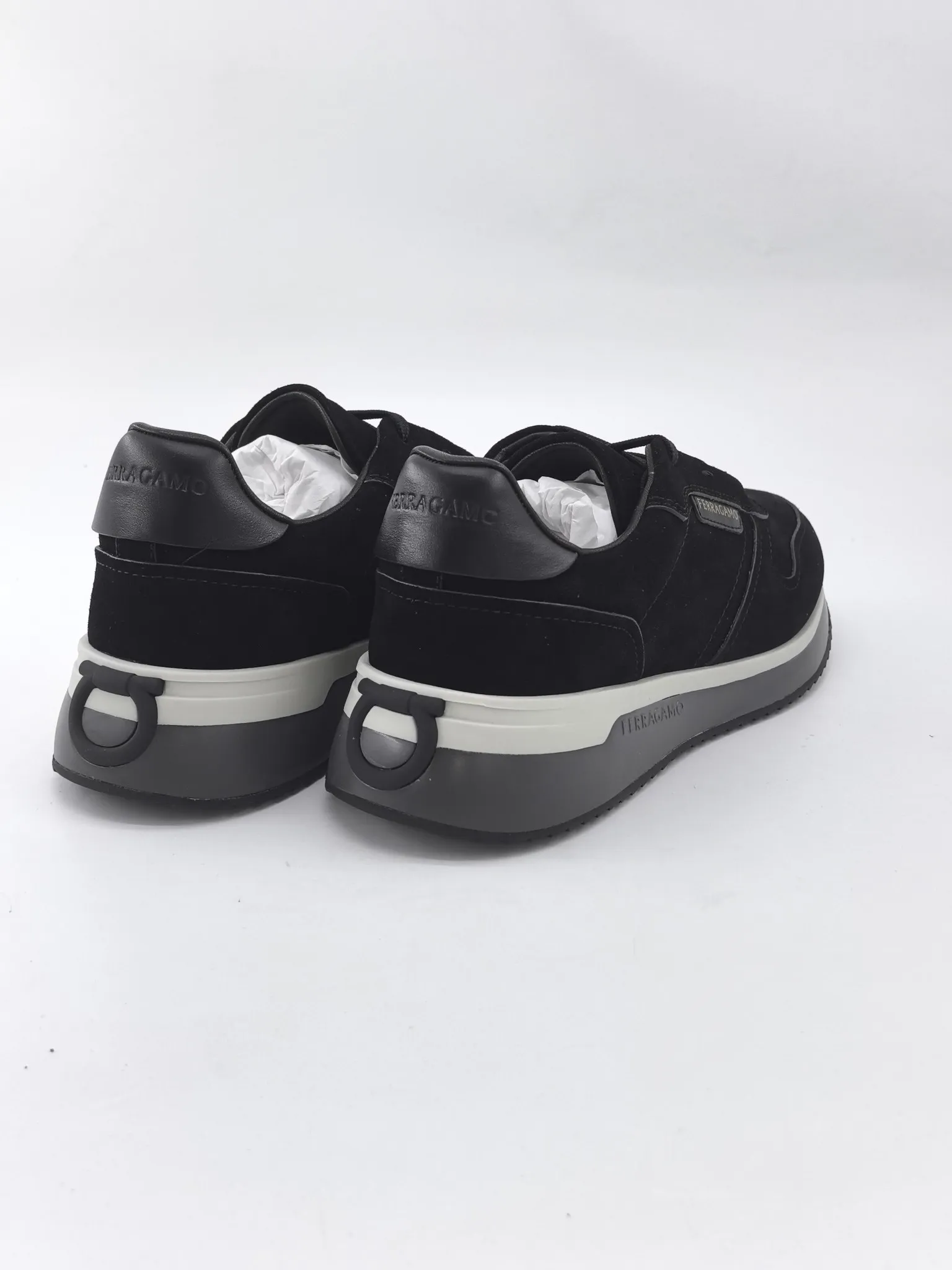 [Ferragam] Top P: 780💰 ▪️Size: 39-44 (38.45 custom-made) FERRAGAMO Ferragam 🔍Top purchasing agent 🇮🇹 Ferragam Street-charming casual shoe series, the counter sells the original configuration simultaneously, Italian imported cowhide fabric, high-quality splicing technology, imported water-dyed cow lining , soles: original foam outsole specially provided by the original factory, original factory follow-up goods, 🔍 high quality, can be entered and exited the counter at will, welcome to compare and synchronize with the counter.